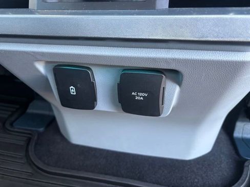 Used 2023 Ford F150 Limited image 37