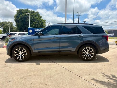 Used 2025 Ford Explorer ST-Line w/ Premium Package RWD image 6