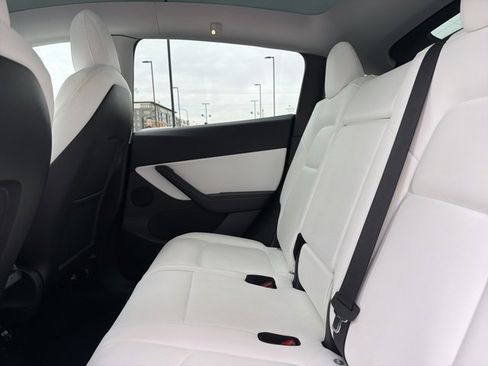 Used 2021 Tesla Model Y Long Range image 21