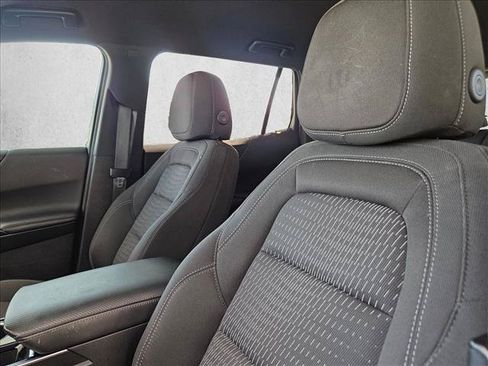 Used 2025 Chevrolet Equinox LT w/ Safety and Technology Package FWD image 13