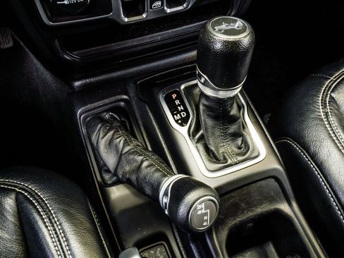 Used 2018 Jeep Wrangler Unlimited Sport S AWD/4WD image 22