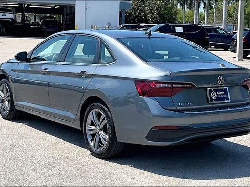 Certified 2023 Volkswagen Jetta SE image 7