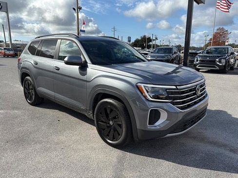 Certified 2025 Volkswagen Atlas SE w/ Panoramic Sunroof Package image 8