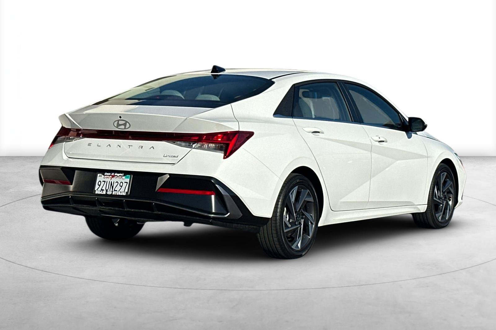 Certified 2026 Hyundai Elantra Limited FWD image 8