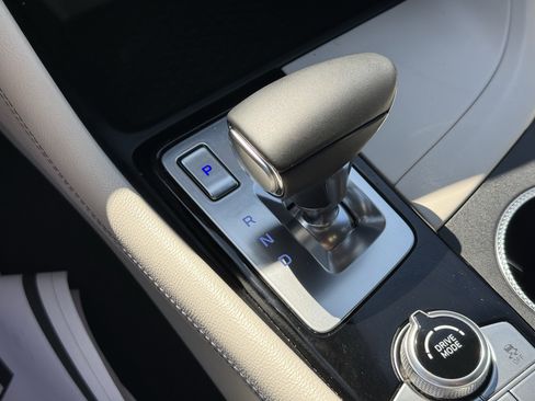 Used 2025 Genesis G70 2.5T image 23