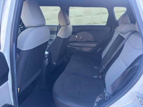 Used 2015 Kia Soul FWD image 16