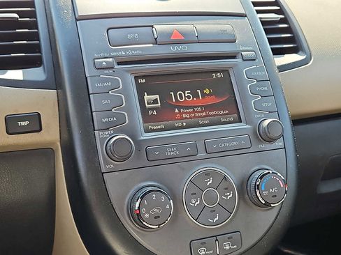 Used 2013 Kia Soul ! FWD image 18