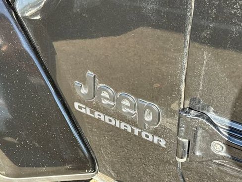 Used 2022 Jeep Gladiator Sport AWD/4WD image 6