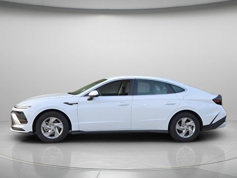 Used 2025 Hyundai Sonata SE FWD image 3