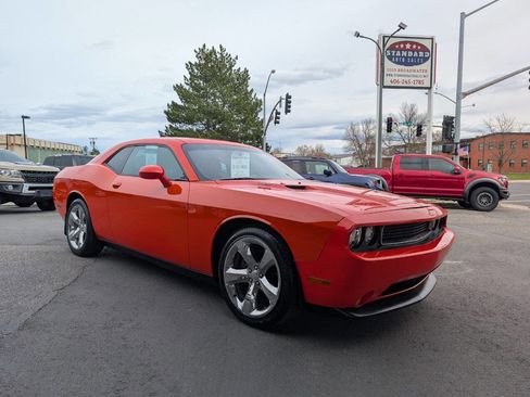 Used 2013 Dodge Challenger R/T image 1