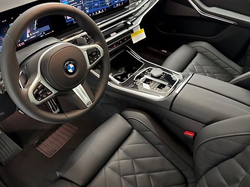 Used 2026 BMW X5 sDrive40i w/ M Sport Package RWD image 4