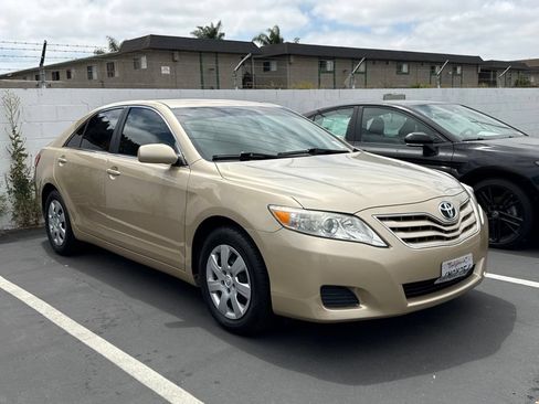 Used 2010 Toyota Camry LE FWD image 1