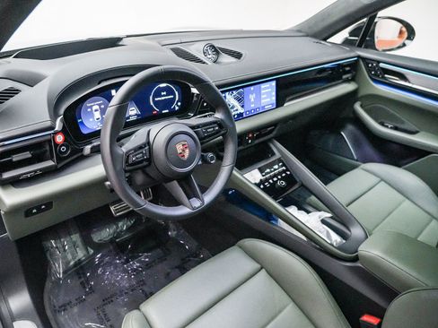 Certified 2025 Porsche Macan 4S Electric AWD/4WD image 5