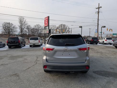 Used 2014 Toyota Highlander XLE image 8