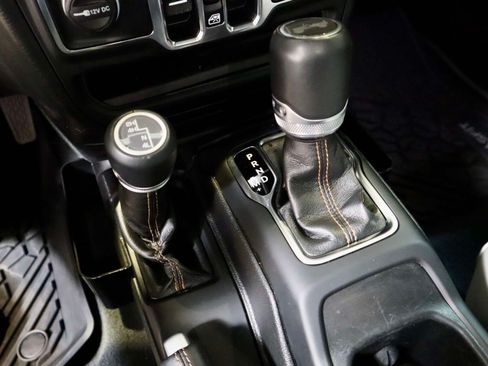 Used 2022 Jeep Wrangler Unlimited Sahara AWD/4WD image 28