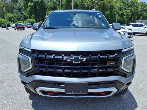 Used 2025 Chevrolet Suburban Z71 AWD/4WD image 9