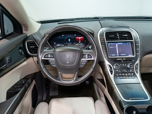 Used 2020 Lincoln Nautilus Reserve FWD image 11