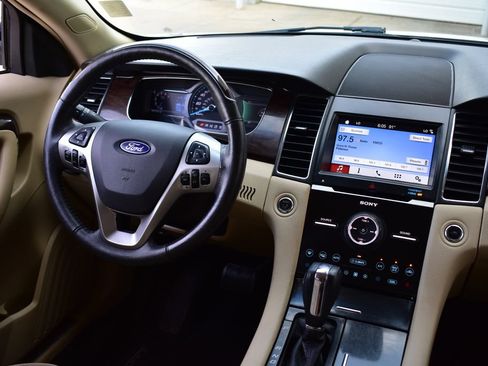Used 2017 Ford Taurus Limited FWD image 27