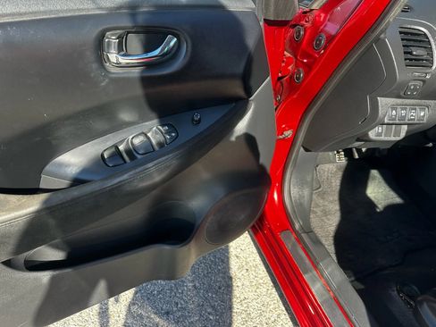 Used 2014 Nissan Leaf S image 12