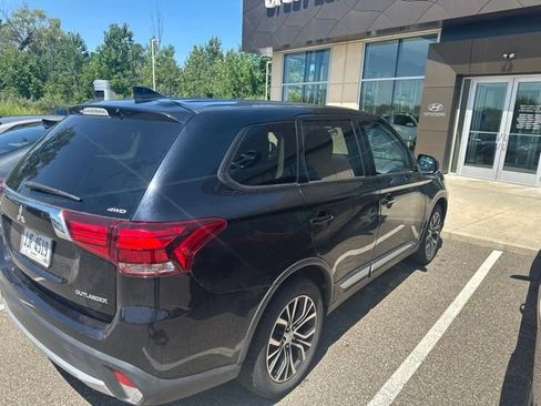 Used 2018 Mitsubishi Outlander AWD image 4