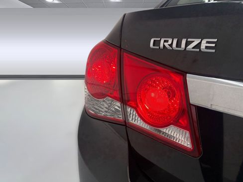 Used 2015 Chevrolet Cruze LT w/ Technology Package image 11