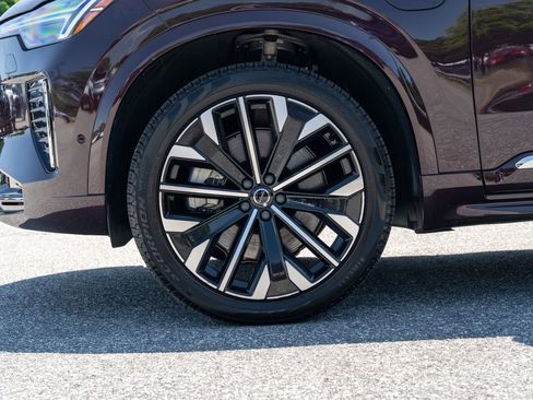 Used 2025 Volvo XC90 T8 Ultra AWD/4WD image 9