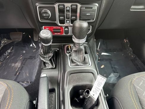 Used 2026 Jeep Gladiator Mojave AWD/4WD image 24