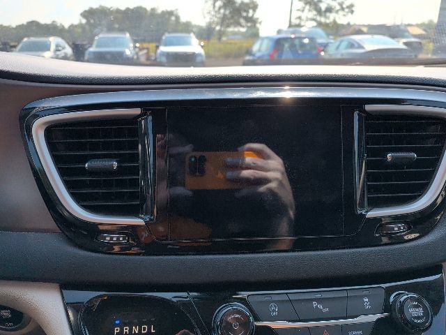 Used 2018 Chrysler Pacifica Touring-L FWD image 14