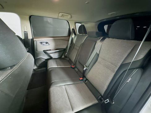 Used 2022 Nissan Rogue SV image 25