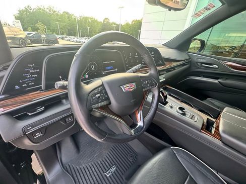 Used 2021 Cadillac Escalade Premium Luxury RWD image 12