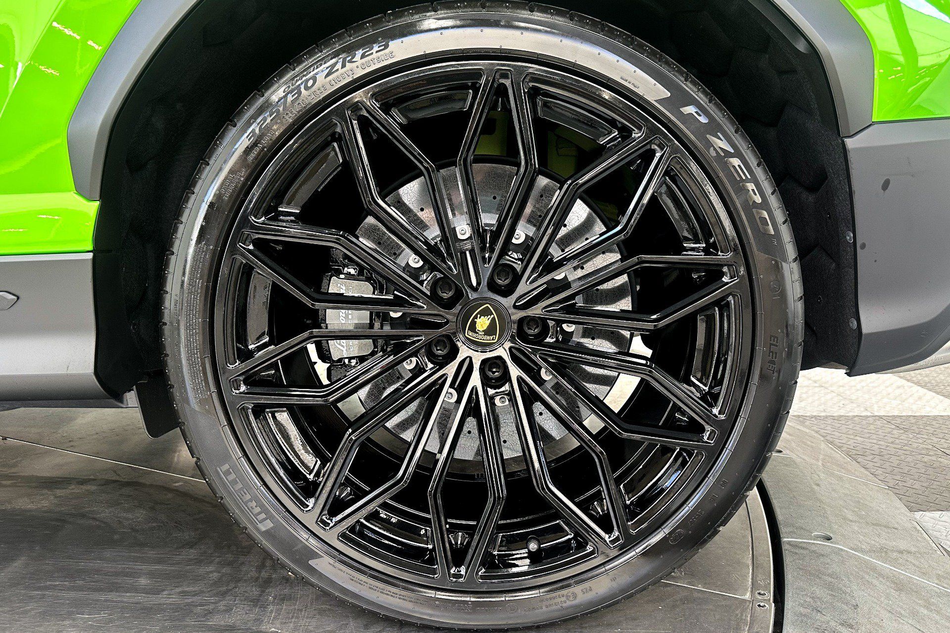 Used 2025 Lamborghini Urus SE AWD/4WD image 8