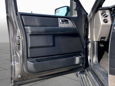 Used 2016 Ford Expedition XLT w/ Equipment Group 201A RWD image 21