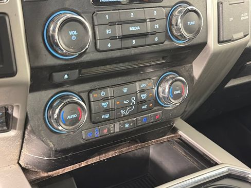 Used 2018 Ford F250 Lariat w/ Lariat Value Package AWD/4WD image 21
