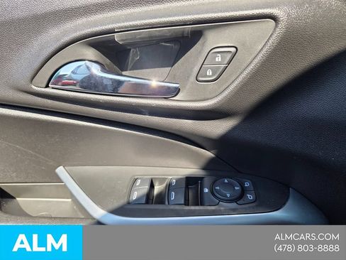 Used 2025 Chevrolet Trax LS FWD image 27