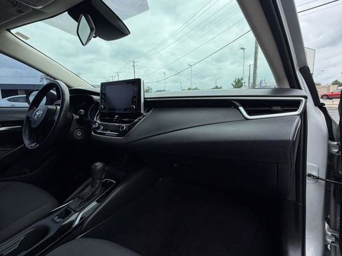 Used 2021 Toyota Corolla LE FWD image 18