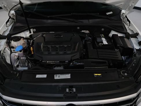 Used 2018 Volkswagen Passat 2.0T SE FWD image 33