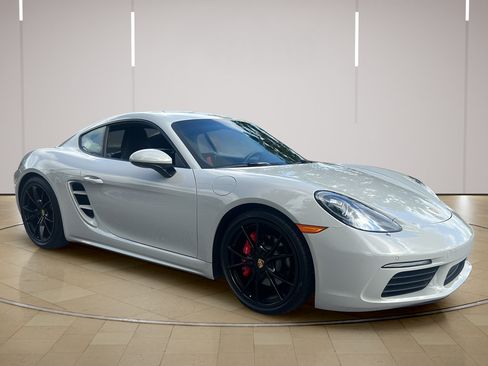 Certified 2025 Porsche 718 Cayman S RWD image 9