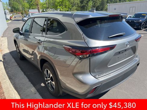 Used 2025 Toyota Highlander XLE image 11