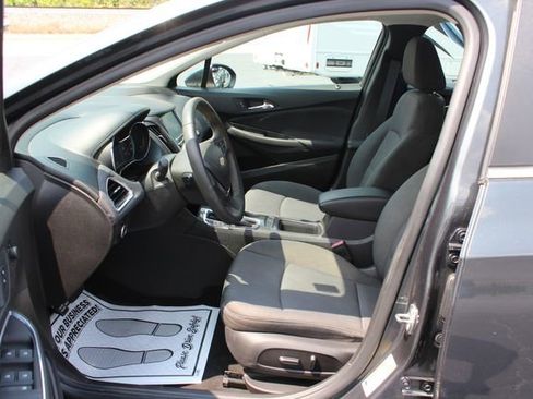 Used 2018 Chevrolet Cruze LT w/ Convenience Package image 15