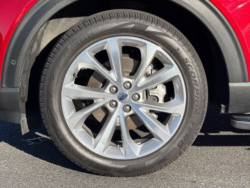 Used 2022 Ford Explorer Platinum w/ Equipment Group 601A image 35