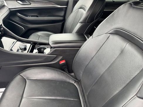 Certified 2022 Jeep Grand Cherokee L Limited w/ Luxury Tech Group II image 12