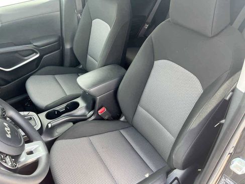 Used 2024 Kia Soul LX w/ LX Technology Package FWD image 16