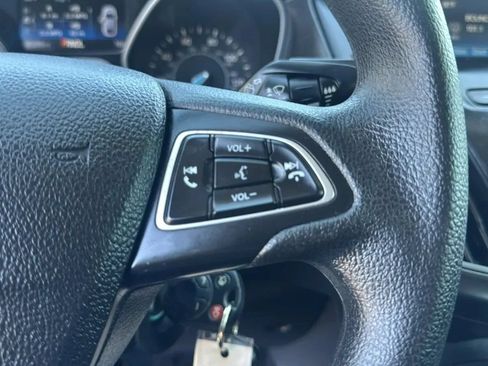 Used 2018 Ford Focus SE FWD image 25