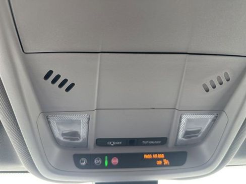 Used 2024 GMC Terrain SLE image 31