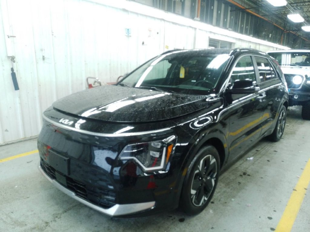 Used 2023 Kia Niro Wave w/ Wave Preserve Package FWD image 2