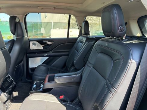 Used 2020 Lincoln Aviator Reserve w/ Equipment Group 202A image 13