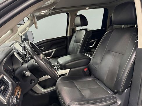 Used 2020 Nissan Titan SL w/ Moonroof Package image 12