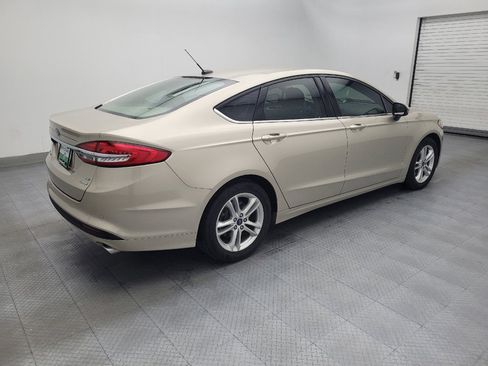 Used 2018 Ford Fusion SE w/ Fusion SE Technology Package FWD image 10