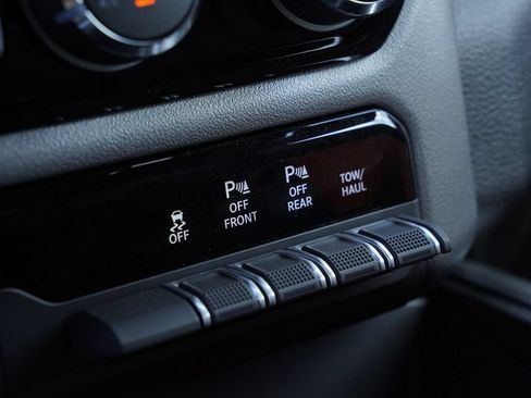 New 2026 RAM 1500 4x4 Crew Cab image 24