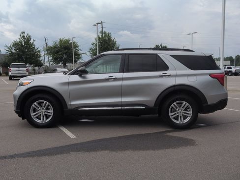 Certified 2024 Ford Explorer XLT AWD/4WD image 7